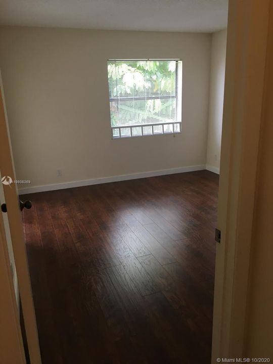 Recently Rented: $1,275 (1 beds, 1 baths, 754 Square Feet)