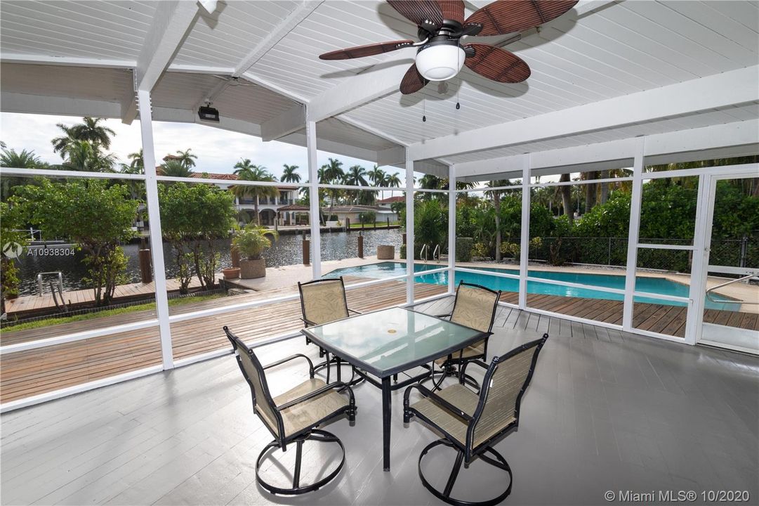 Recently Sold: $1,599,900 (3 beds, 3 baths, 2038 Square Feet)