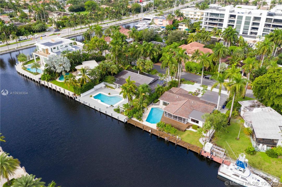 Recently Sold: $1,599,900 (3 beds, 3 baths, 2038 Square Feet)