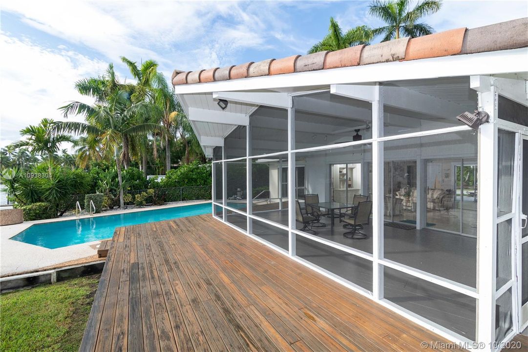 Recently Sold: $1,599,900 (3 beds, 3 baths, 2038 Square Feet)