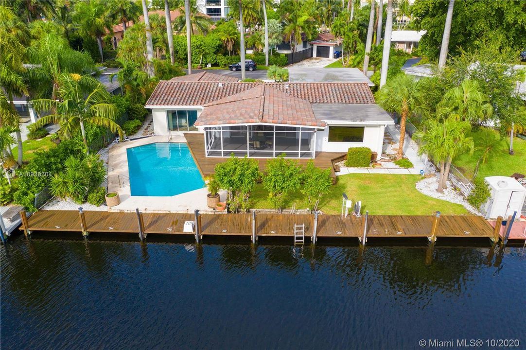 Recently Sold: $1,599,900 (3 beds, 3 baths, 2038 Square Feet)