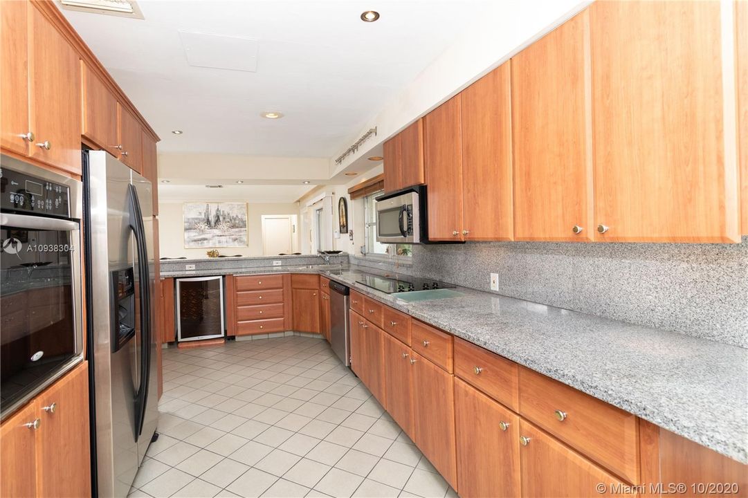 Recently Sold: $1,599,900 (3 beds, 3 baths, 2038 Square Feet)