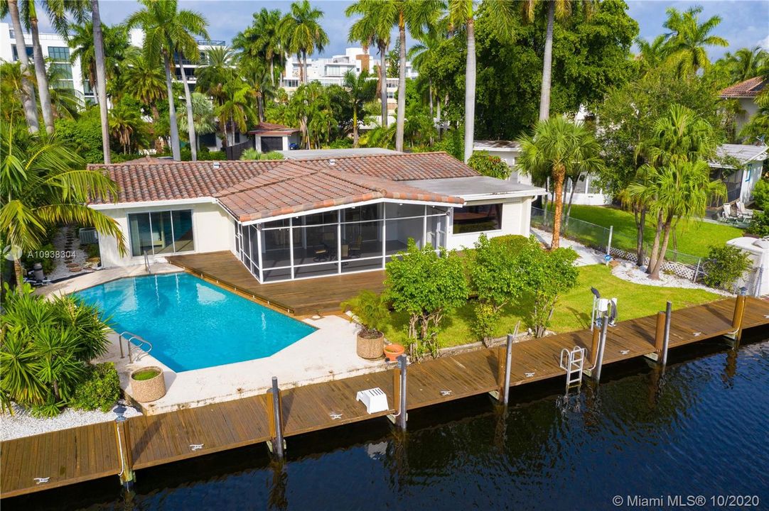 Recently Sold: $1,599,900 (3 beds, 3 baths, 2038 Square Feet)