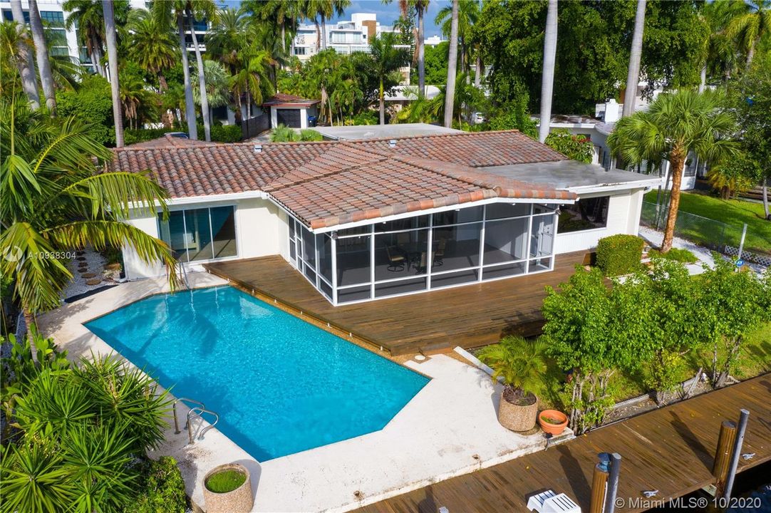 Recently Sold: $1,599,900 (3 beds, 3 baths, 2038 Square Feet)
