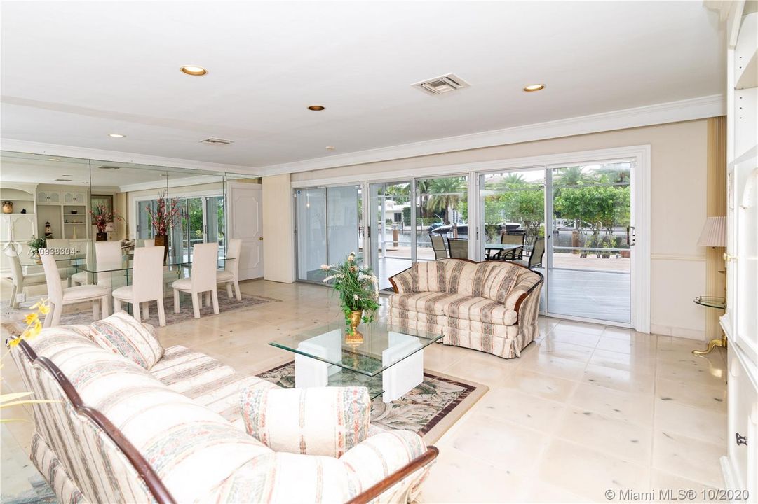 Recently Sold: $1,599,900 (3 beds, 3 baths, 2038 Square Feet)