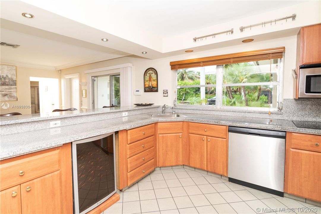 Recently Sold: $1,599,900 (3 beds, 3 baths, 2038 Square Feet)