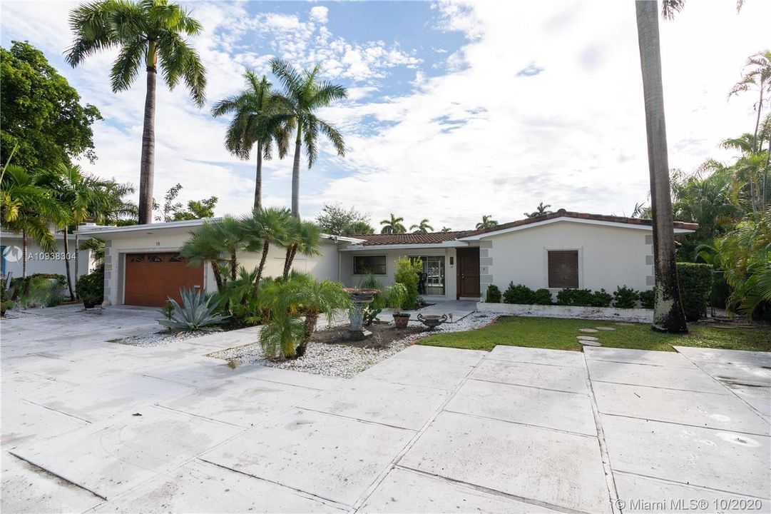 Recently Sold: $1,599,900 (3 beds, 3 baths, 2038 Square Feet)