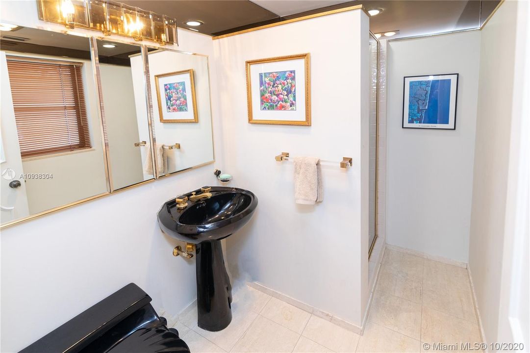 Recently Sold: $1,599,900 (3 beds, 3 baths, 2038 Square Feet)