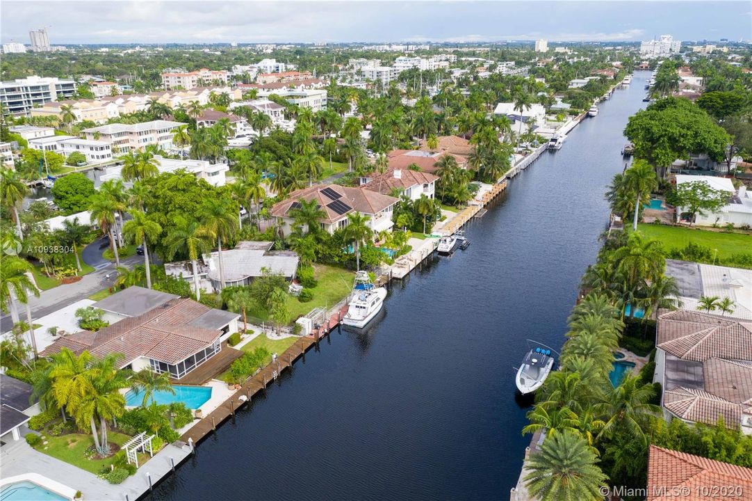 Recently Sold: $1,599,900 (3 beds, 3 baths, 2038 Square Feet)