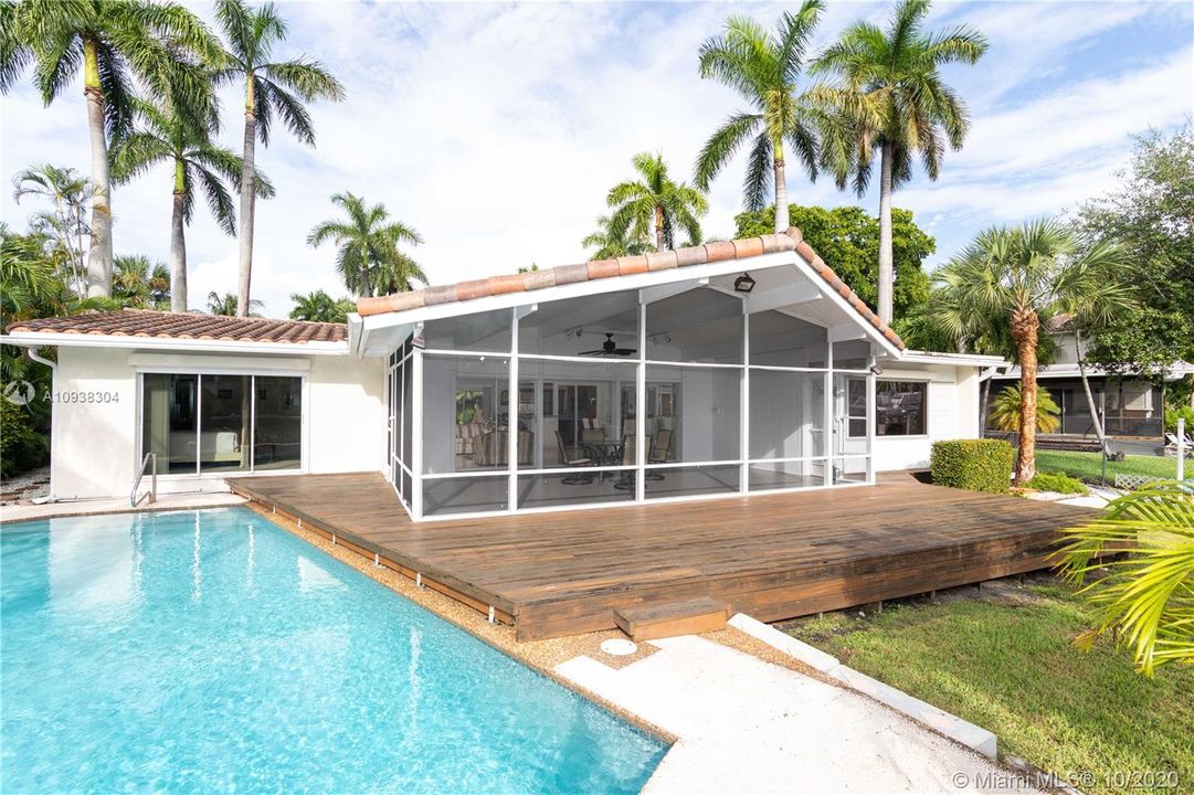 Recently Sold: $1,599,900 (3 beds, 3 baths, 2038 Square Feet)