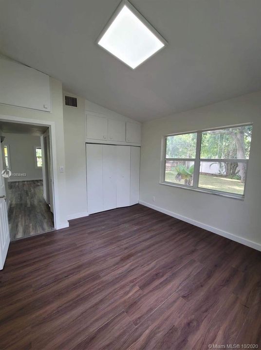 Недавно продано: $395,500 (2 спален, 2 ванн, 1053 Квадратных фут)