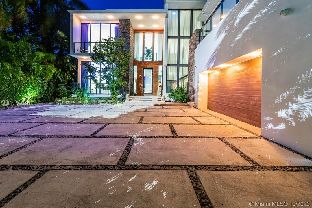 Vendido Recientemente: $6,995,000 (5 camas, 6 baños, 5202 Pies cuadrados)