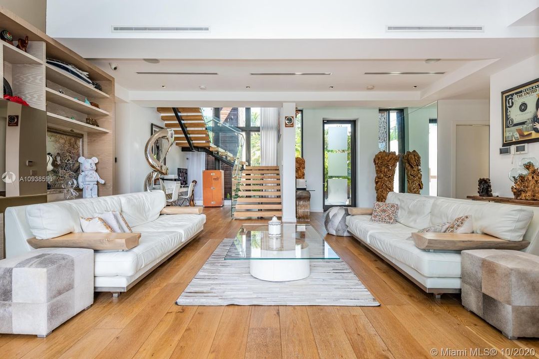 Vendido Recientemente: $6,995,000 (5 camas, 6 baños, 5202 Pies cuadrados)