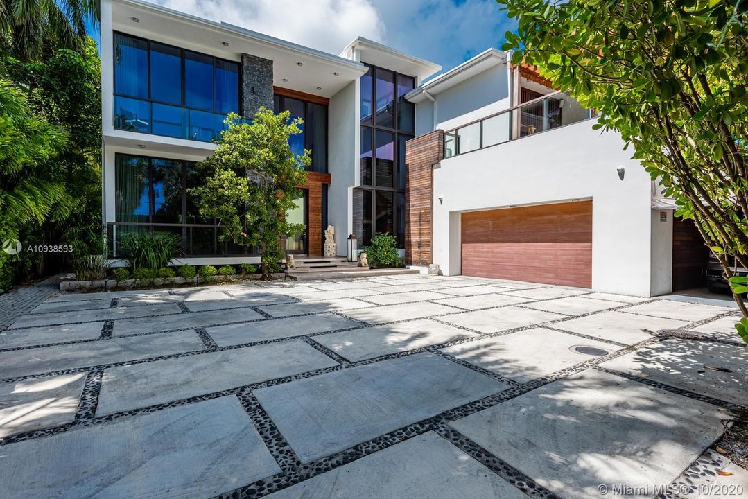 Vendido Recientemente: $6,995,000 (5 camas, 6 baños, 5202 Pies cuadrados)