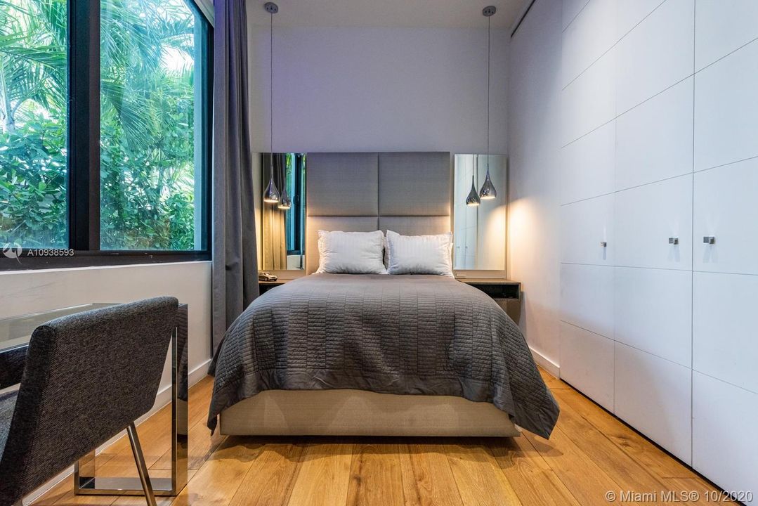 Vendido Recientemente: $6,995,000 (5 camas, 6 baños, 5202 Pies cuadrados)