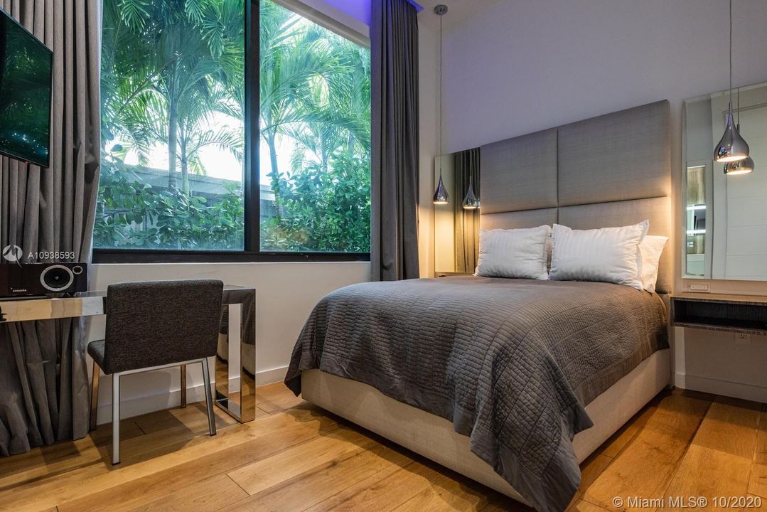 Vendido Recientemente: $6,995,000 (5 camas, 6 baños, 5202 Pies cuadrados)