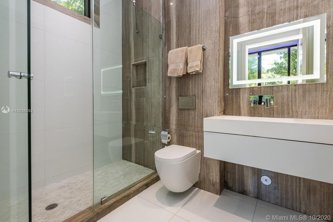 Vendido Recientemente: $6,995,000 (5 camas, 6 baños, 5202 Pies cuadrados)