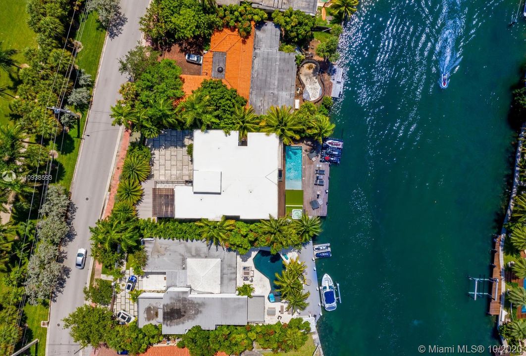 Vendido Recientemente: $6,995,000 (5 camas, 6 baños, 5202 Pies cuadrados)