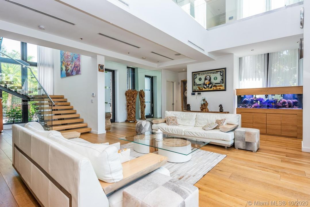 Vendido Recientemente: $6,995,000 (5 camas, 6 baños, 5202 Pies cuadrados)
