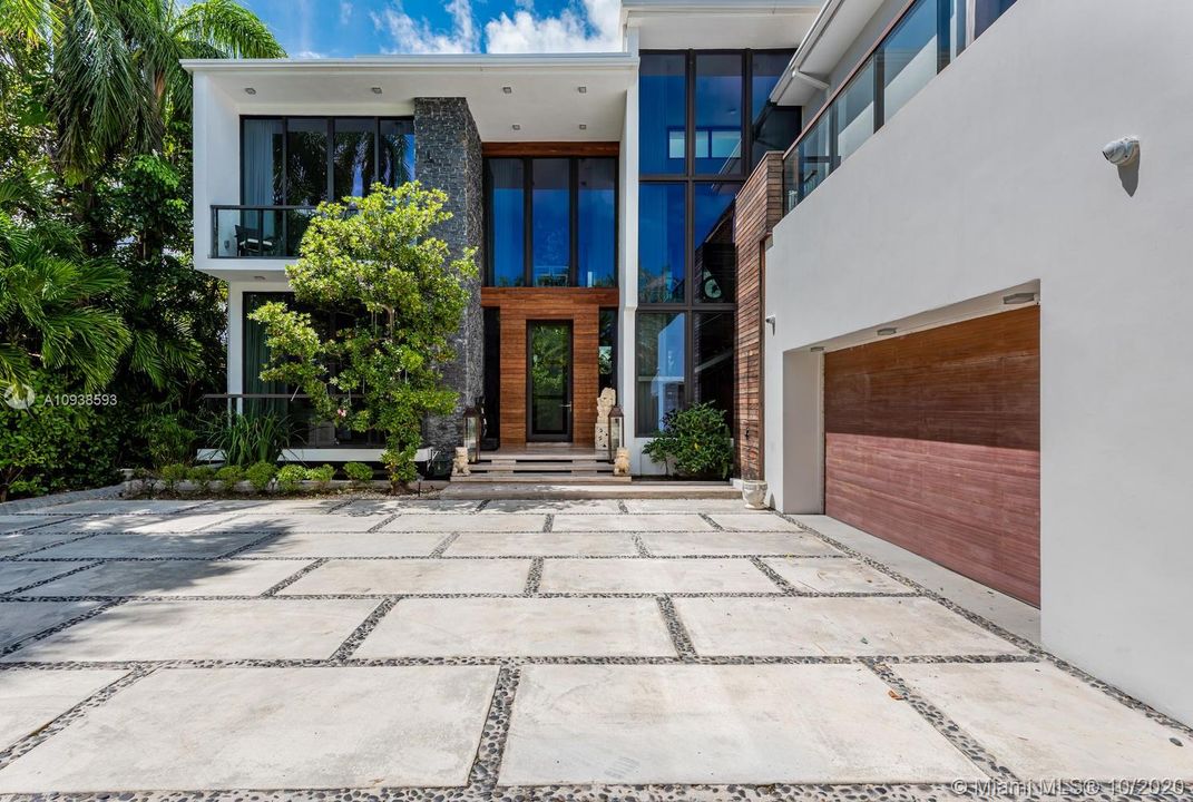 Vendido Recientemente: $6,995,000 (5 camas, 6 baños, 5202 Pies cuadrados)