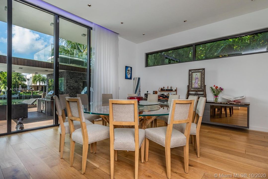 Vendido Recientemente: $6,995,000 (5 camas, 6 baños, 5202 Pies cuadrados)