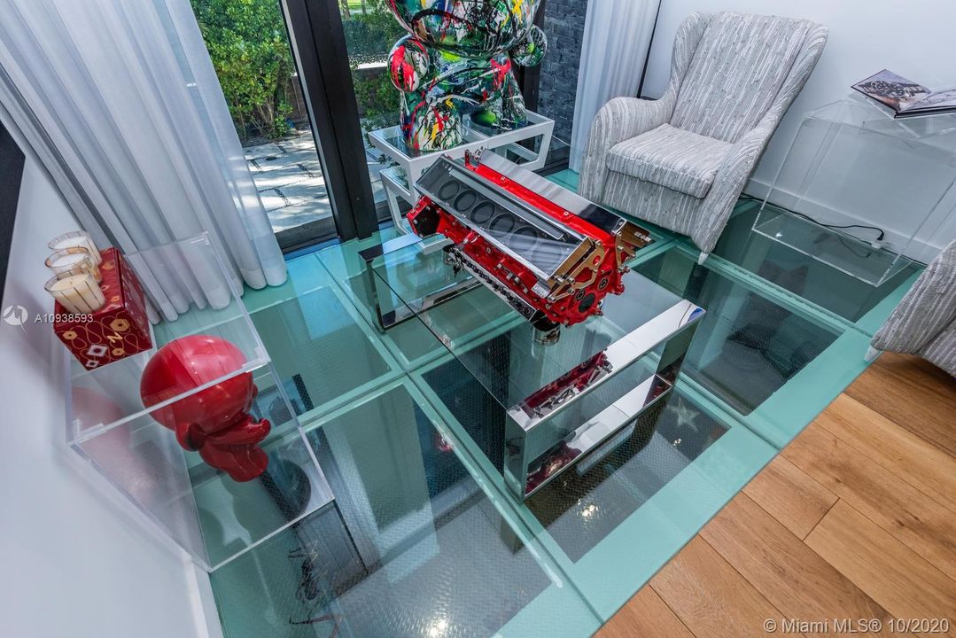 Vendido Recientemente: $6,995,000 (5 camas, 6 baños, 5202 Pies cuadrados)