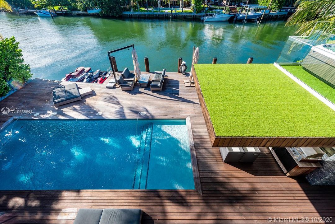 Vendido Recientemente: $6,995,000 (5 camas, 6 baños, 5202 Pies cuadrados)