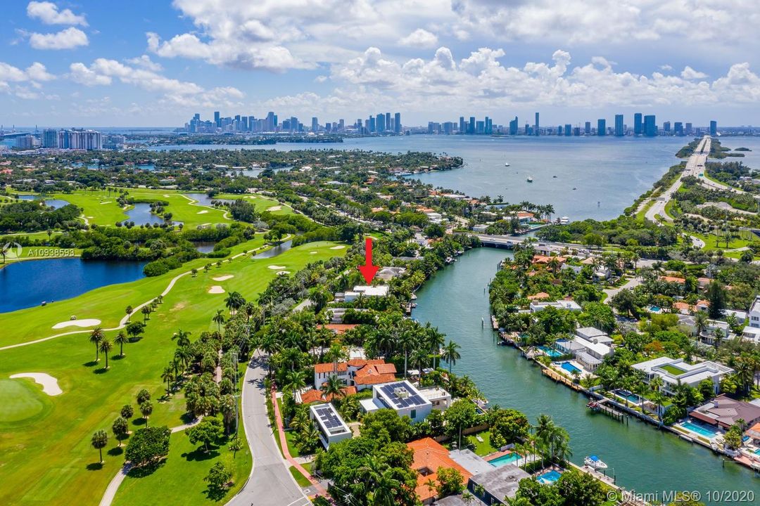 Vendido Recientemente: $6,995,000 (5 camas, 6 baños, 5202 Pies cuadrados)