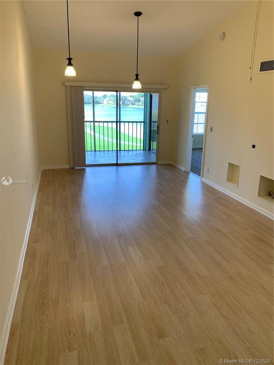 Vendido Recientemente: $205,000 (2 camas, 2 baños, 935 Pies cuadrados)