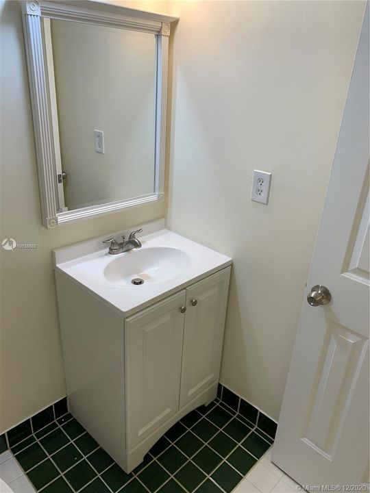 Vendido Recientemente: $205,000 (2 camas, 2 baños, 935 Pies cuadrados)