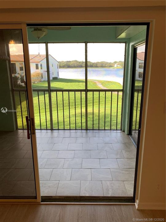 Vendido Recientemente: $205,000 (2 camas, 2 baños, 935 Pies cuadrados)