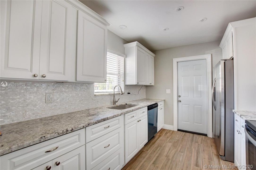 Recently Sold: $399,900 (3 beds, 2 baths, 1699 Square Feet)
