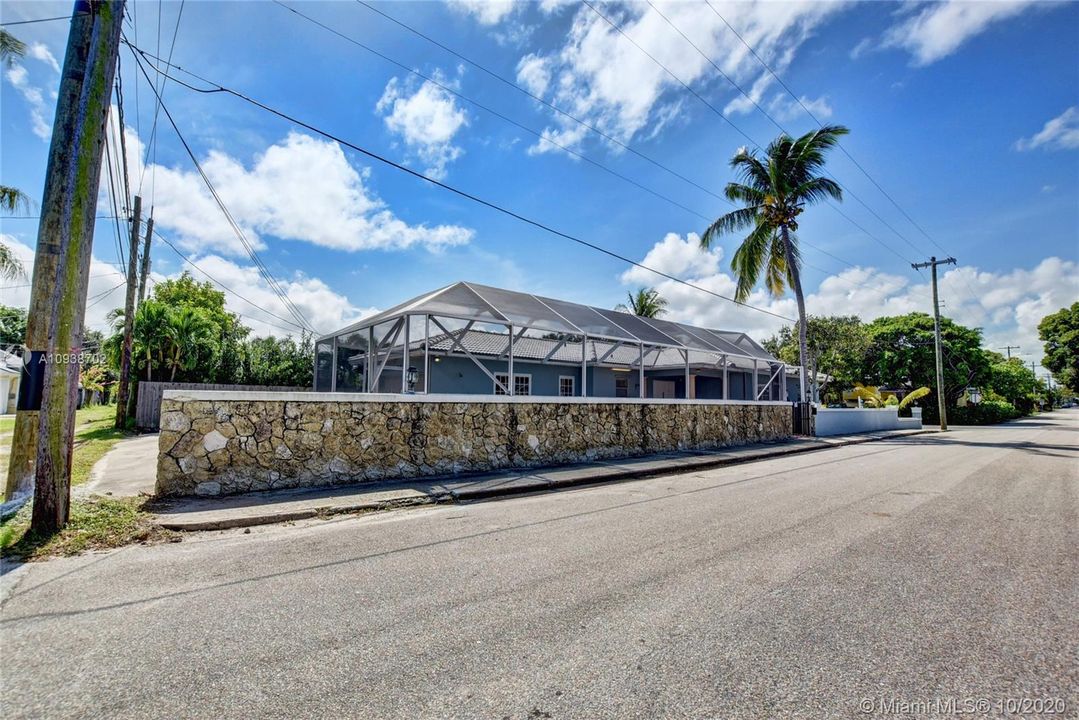 Recently Sold: $399,900 (3 beds, 2 baths, 1699 Square Feet)