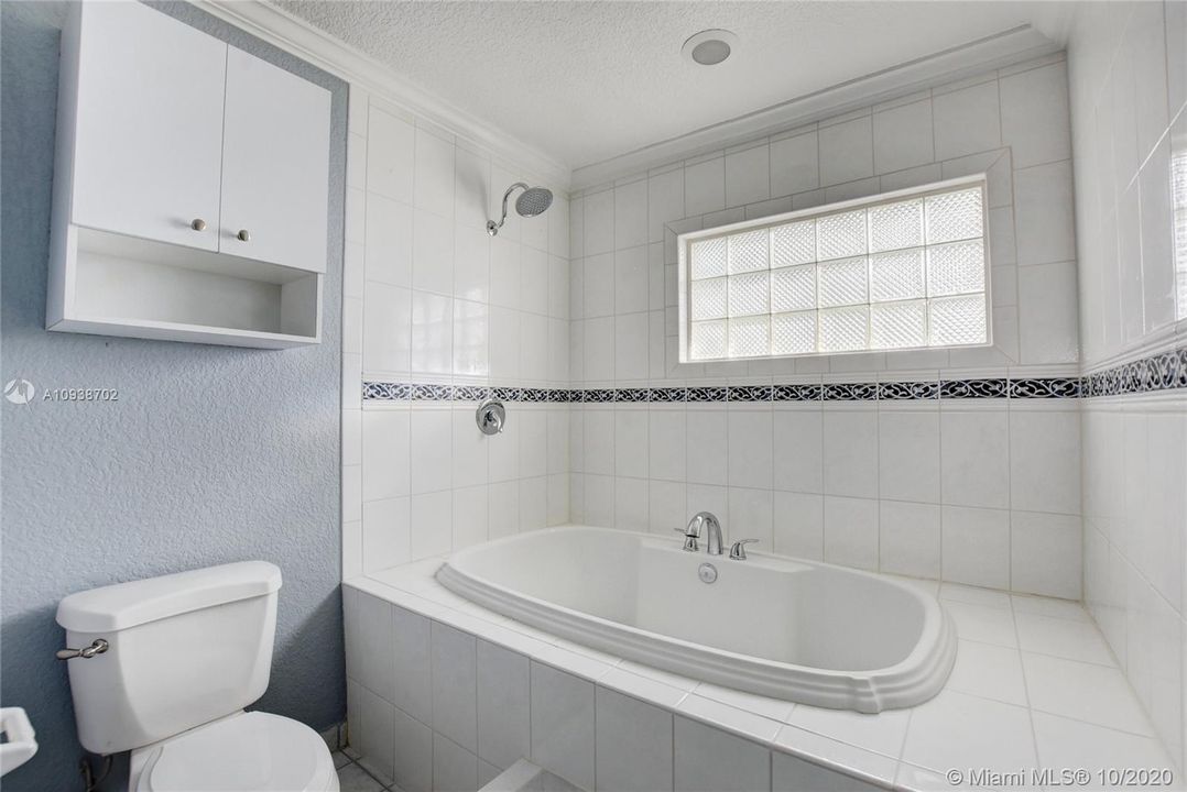 Recently Sold: $399,900 (3 beds, 2 baths, 1699 Square Feet)