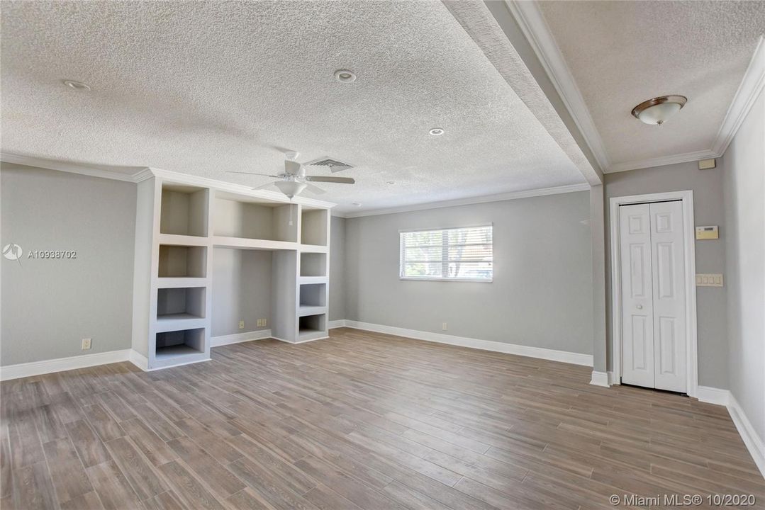 Recently Sold: $399,900 (3 beds, 2 baths, 1699 Square Feet)