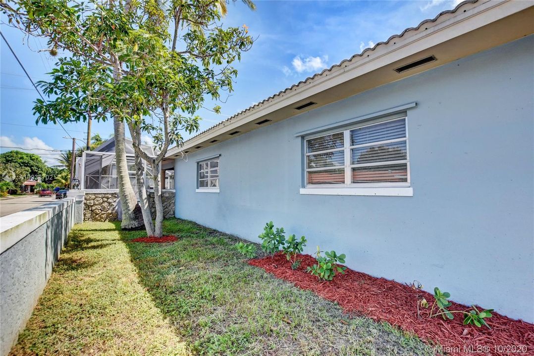 Recently Sold: $399,900 (3 beds, 2 baths, 1699 Square Feet)
