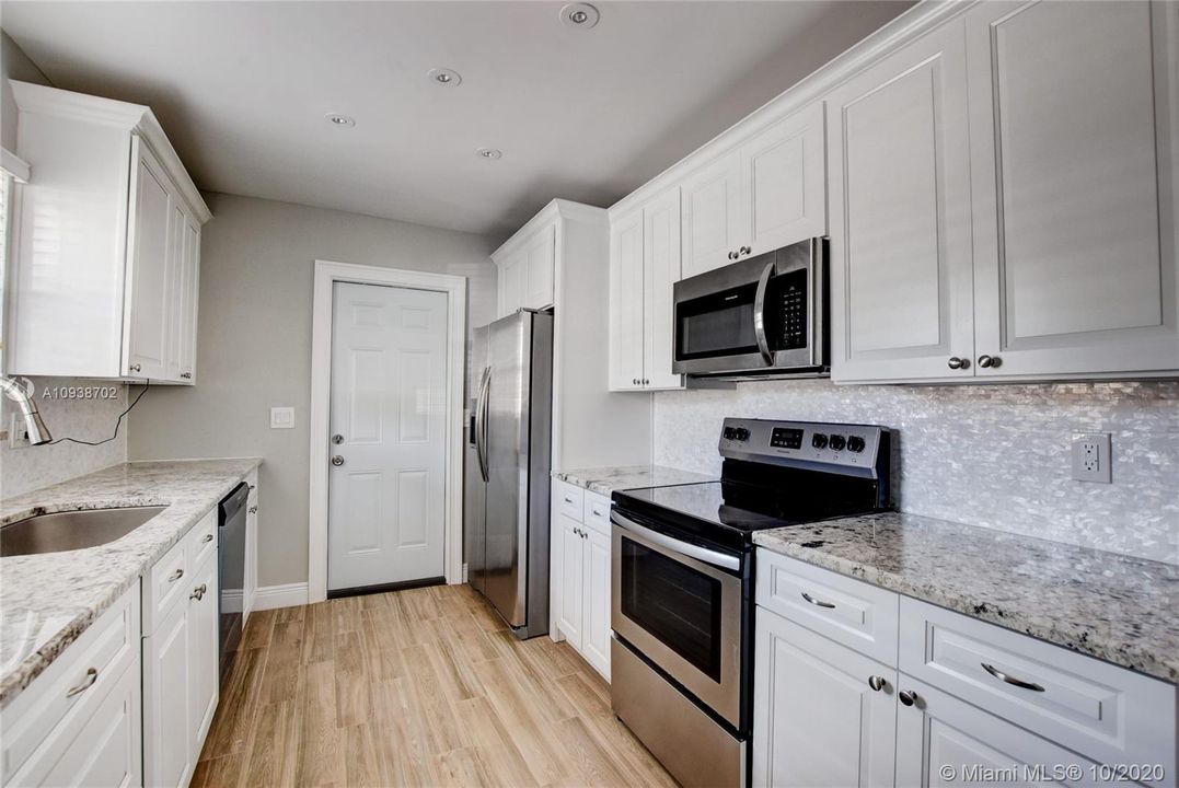 Recently Sold: $399,900 (3 beds, 2 baths, 1699 Square Feet)