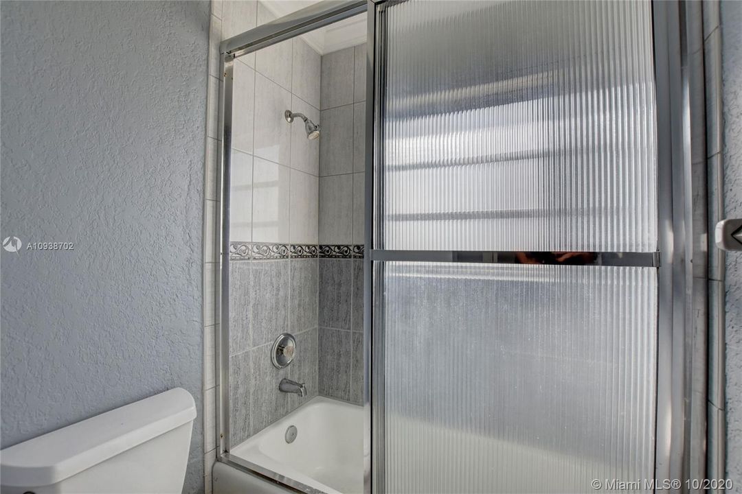 Recently Sold: $399,900 (3 beds, 2 baths, 1699 Square Feet)