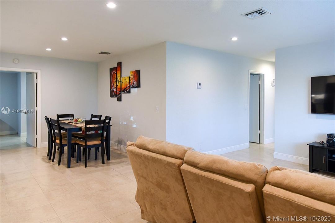 Vendido Recientemente: $340,000 (4 camas, 2 baños, 0 Pies cuadrados)
