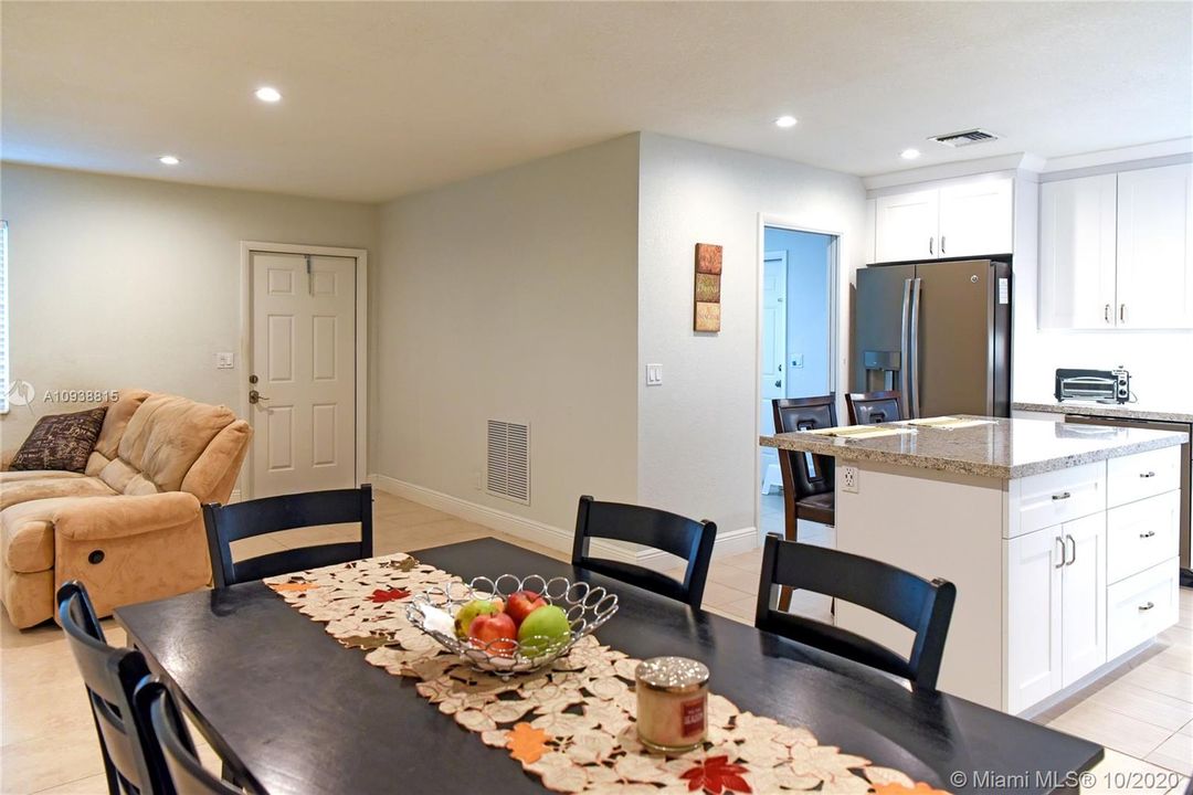 Vendido Recientemente: $340,000 (4 camas, 2 baños, 0 Pies cuadrados)
