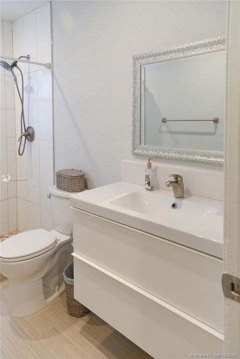 Vendido Recientemente: $340,000 (4 camas, 2 baños, 0 Pies cuadrados)