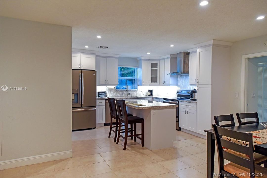 Vendido Recientemente: $340,000 (4 camas, 2 baños, 0 Pies cuadrados)