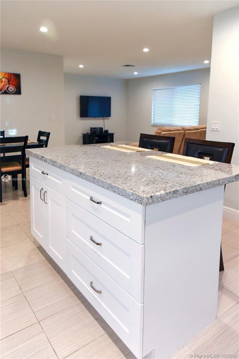 Vendido Recientemente: $340,000 (4 camas, 2 baños, 0 Pies cuadrados)