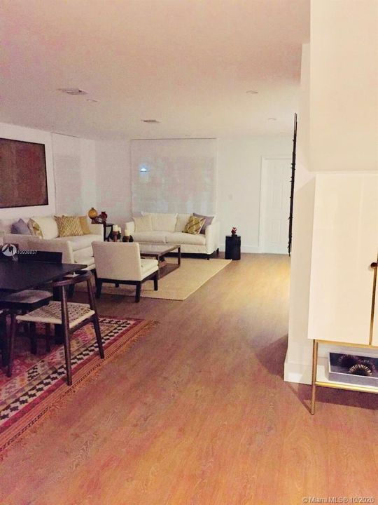 Recently Rented: $3,950 (4 beds, 2 baths, 2820 Square Feet)