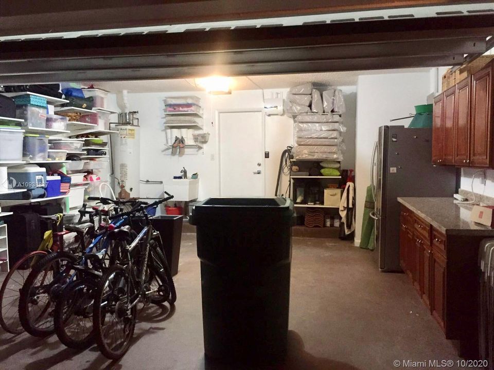 Recently Rented: $3,950 (4 beds, 2 baths, 2820 Square Feet)