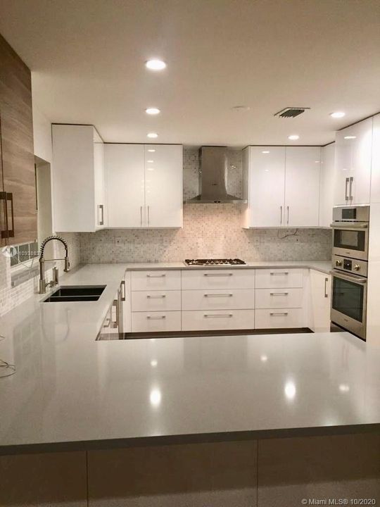 Recently Rented: $3,950 (4 beds, 2 baths, 2820 Square Feet)