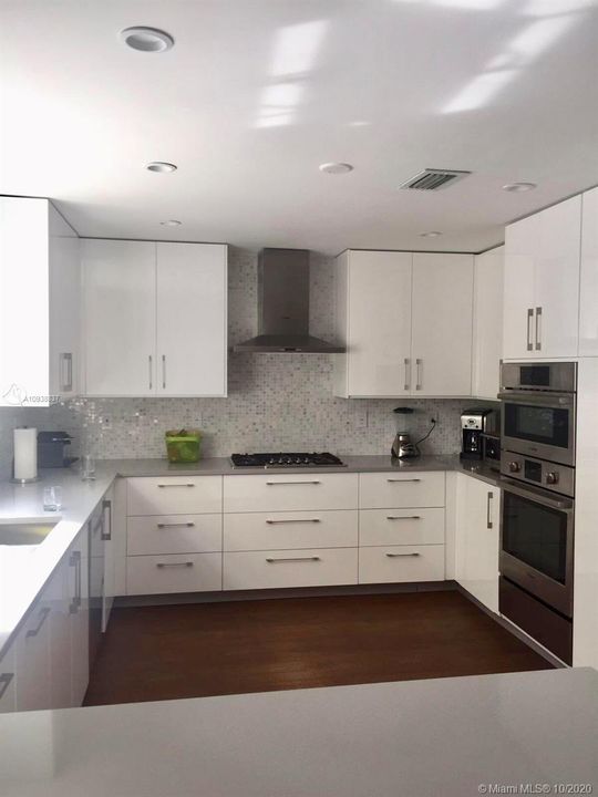Recently Rented: $3,950 (4 beds, 2 baths, 2820 Square Feet)