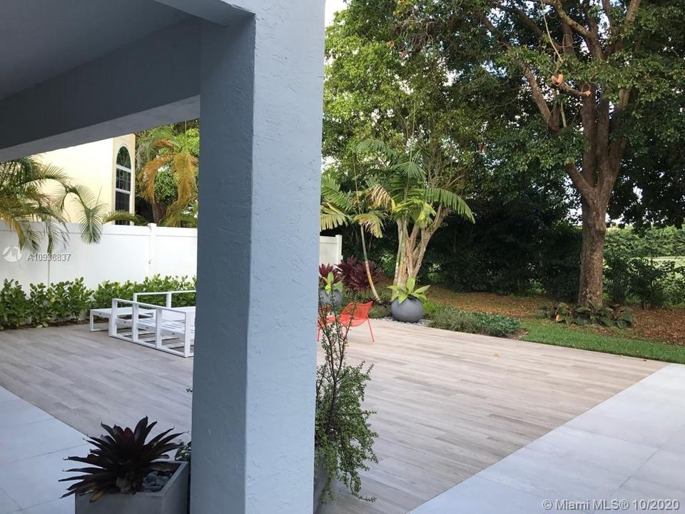 Recently Rented: $3,950 (4 beds, 2 baths, 2820 Square Feet)