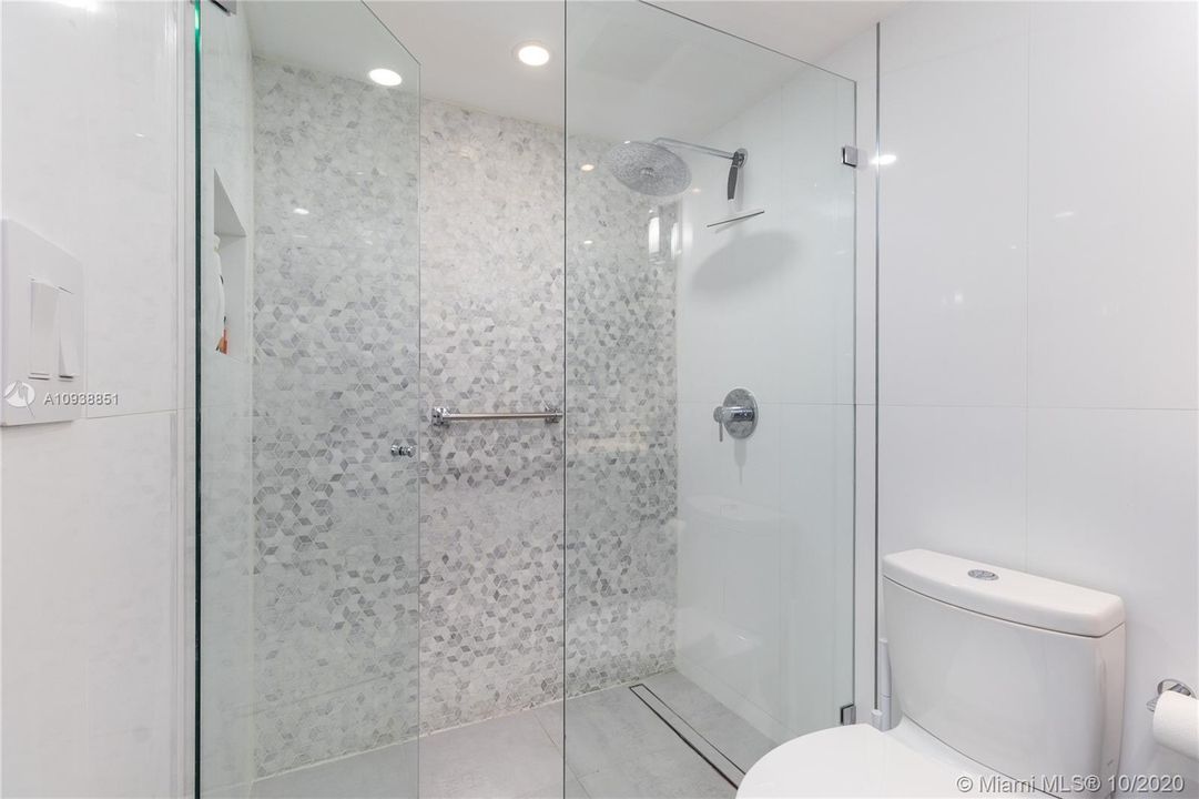 最近售出: $625,000 (1 贝兹, 1 浴室, 656 平方英尺)