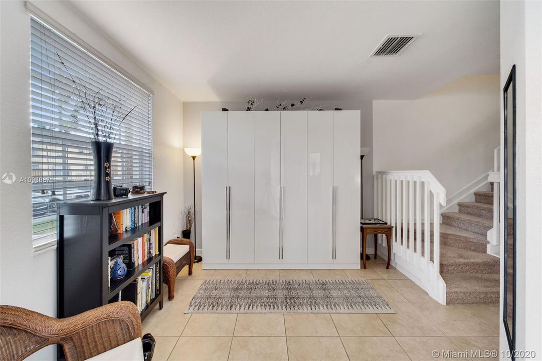 Vendido Recientemente: $215,000 (3 camas, 2 baños, 1325 Pies cuadrados)